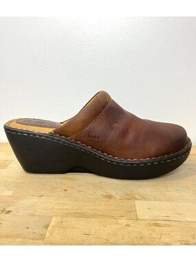 B.O.C. Womens Leather Brown Slip-On Wedge Clogs Size 8